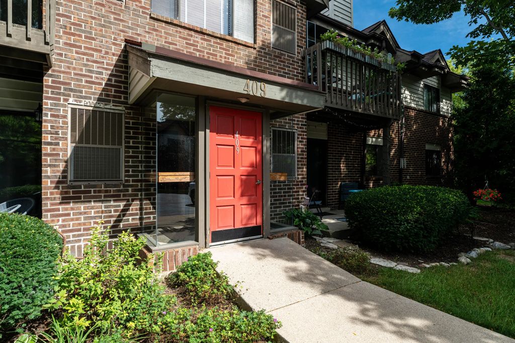 409 N Main St B, Thiensville