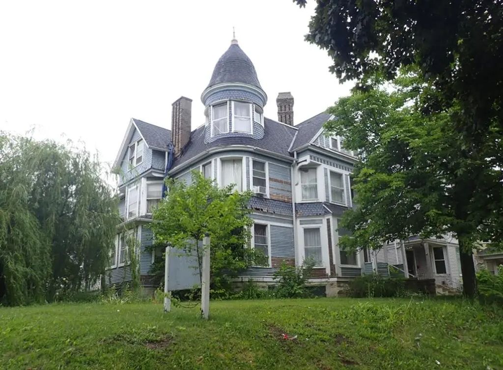 743 N 25th St, Milwaukee