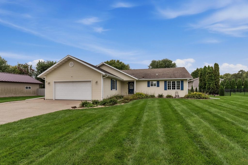 N4445 Hickory Rd, Hustisford