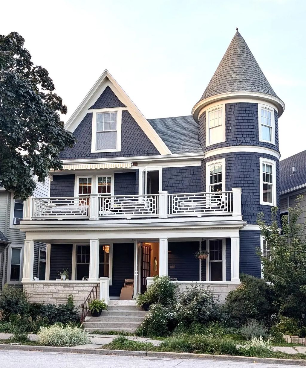 432 E Smith St, Milwaukee