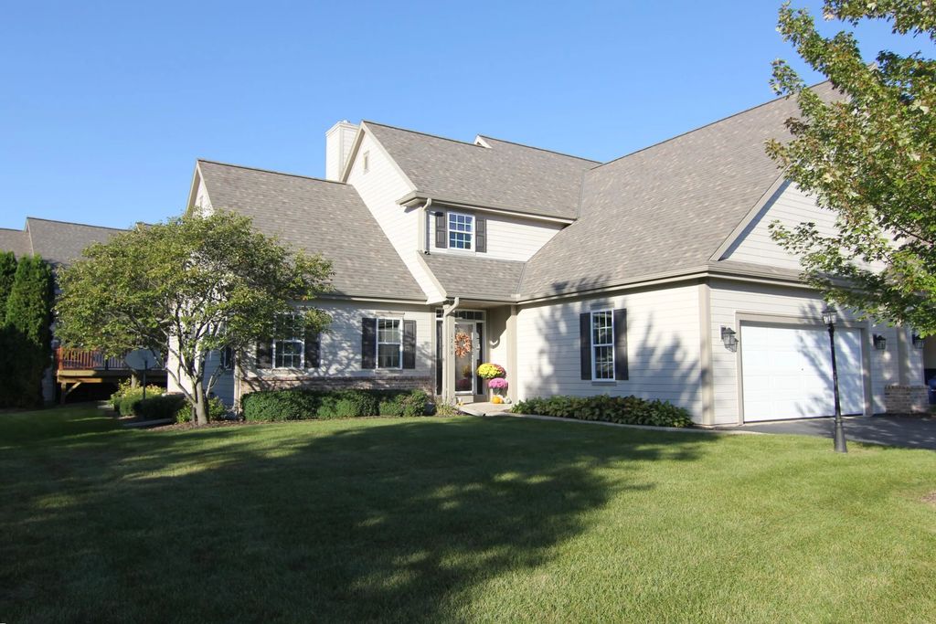 1760 Woodland Way, Slinger
