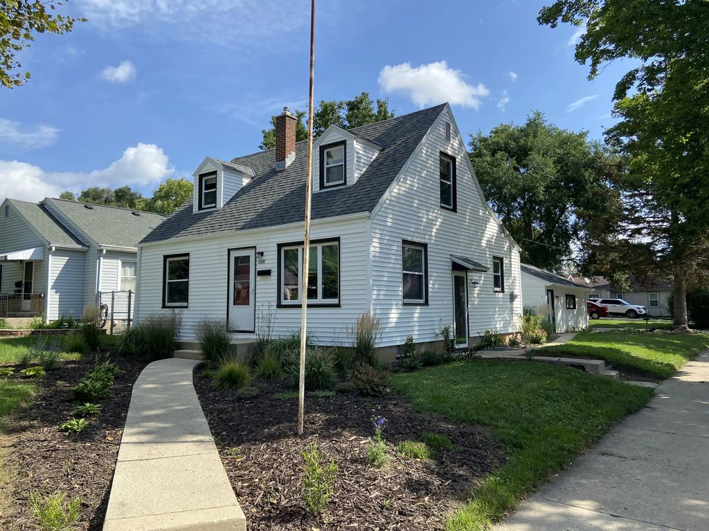 3700 N 99th St, Milwaukee