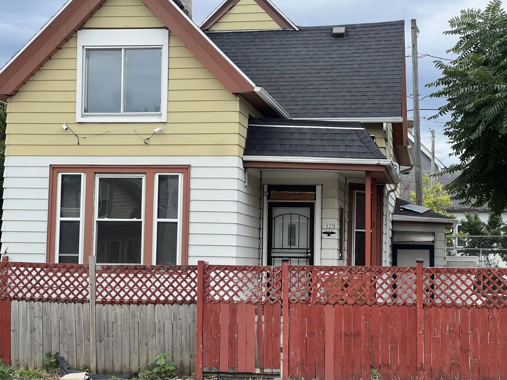 1023 W Greenfield Ave, Milwaukee