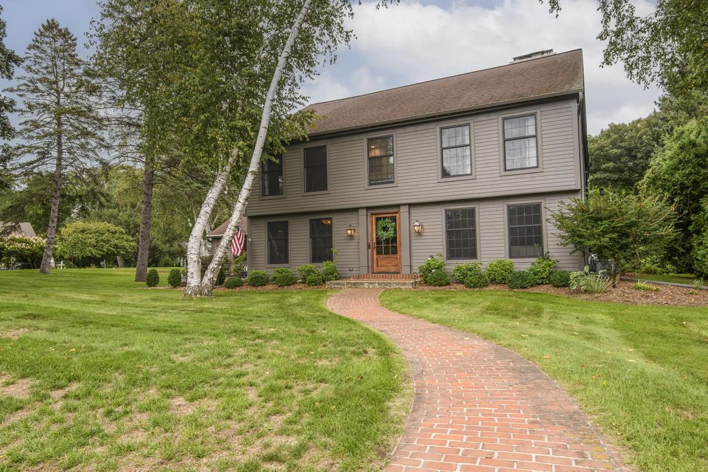 15025 Westover Rd, Elm Grove
