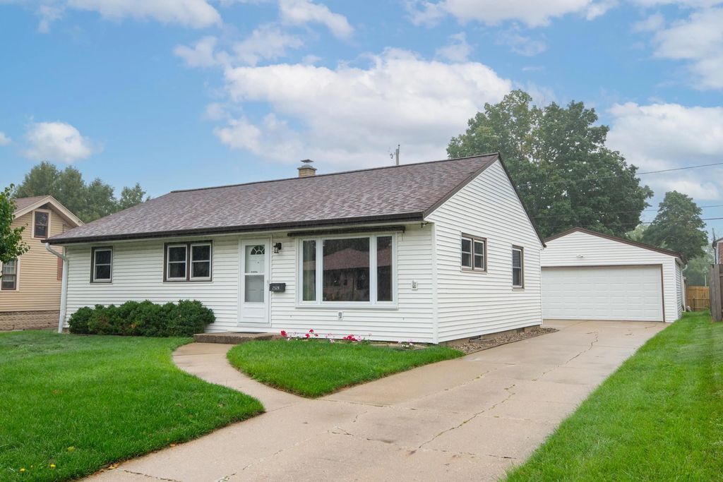 2526 S 83rd St, West Allis