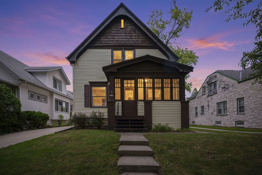 2134 S 84th St, West Allis