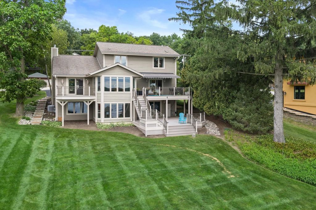 W303n2664 Maple Ave, Delafield