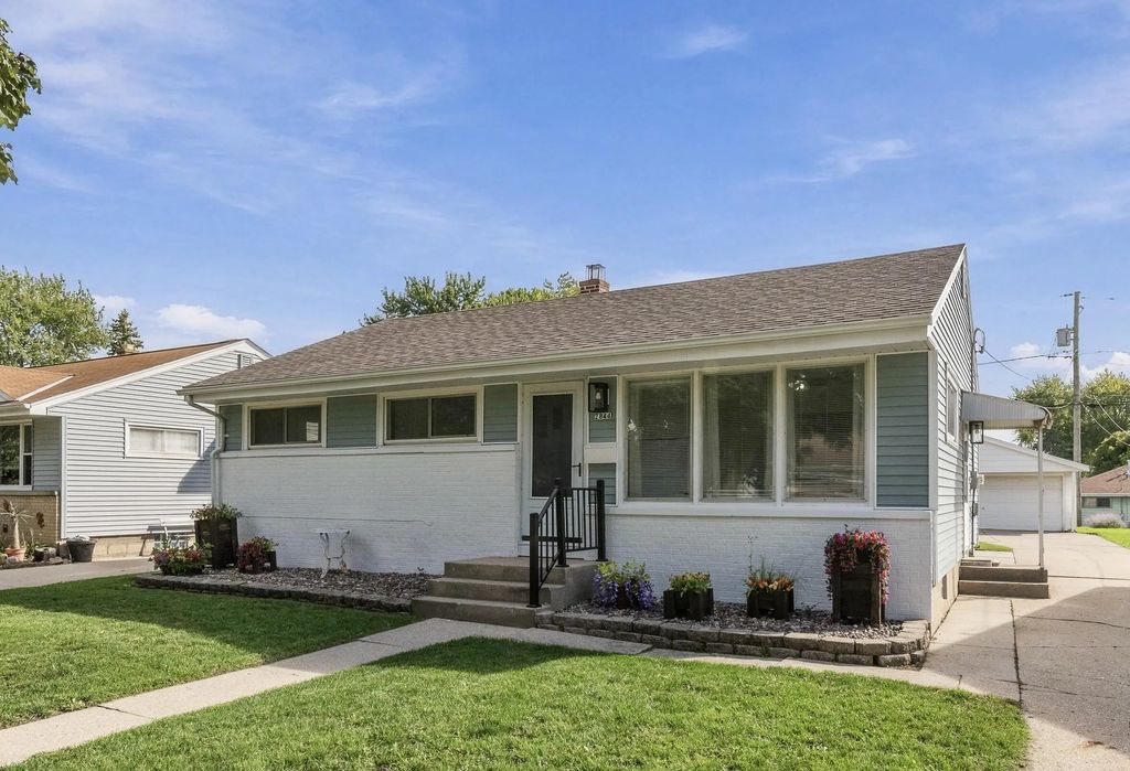 2844 S 67th St, Milwaukee