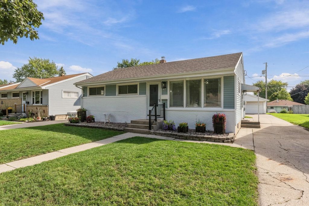 2844 S 67th St, Milwaukee