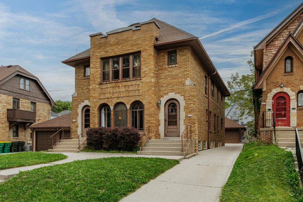 1606 E Newton Ave 1608, Shorewood