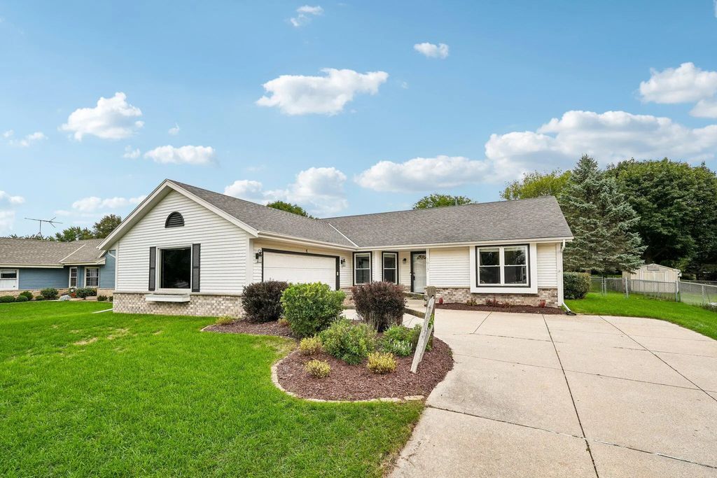 1917 Rustic Way, Waukesha