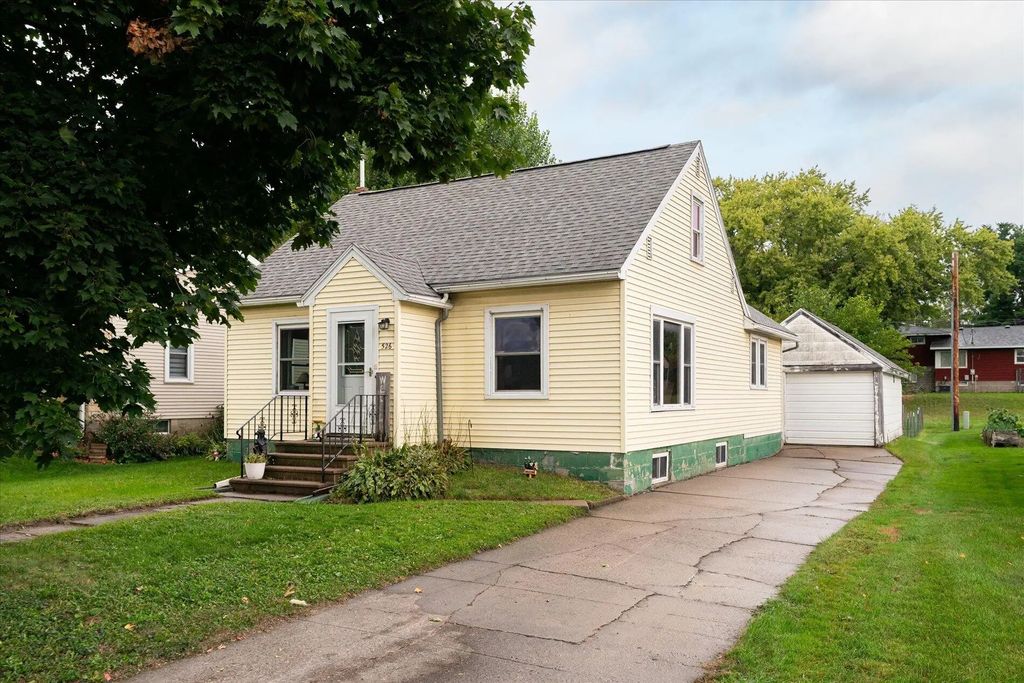 526 2nd St N, La Crescent