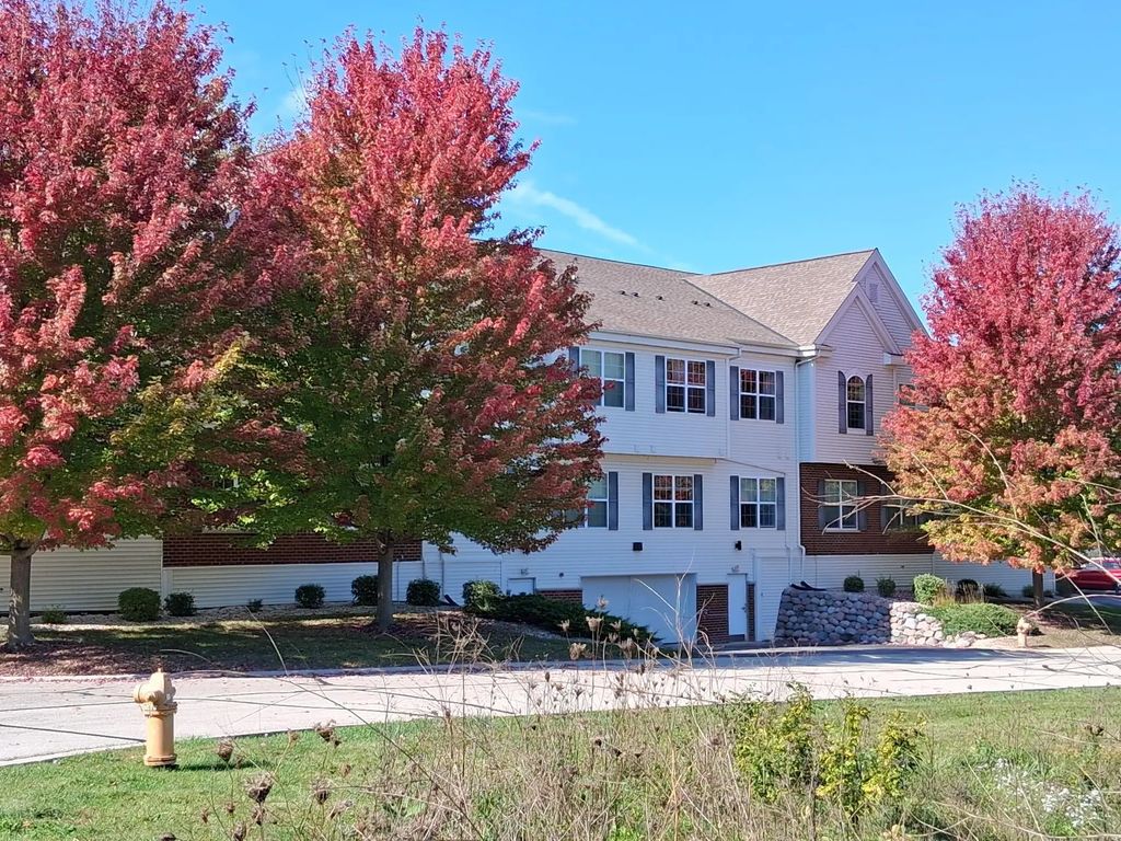 2030 Rainbow Lake Ln 316, West Bend