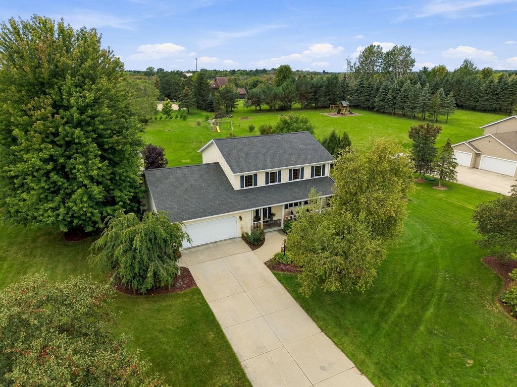 N7022 High View Dr, Sheboygan