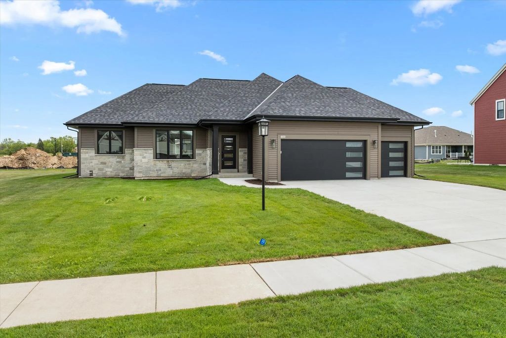 1564 Fairwinds Blvd Lt17, Mukwonago