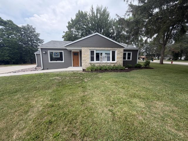 1726 E Washington St, West Bend