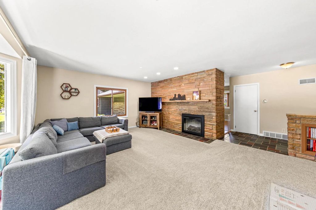 7115 N Seneca Ave, Glendale