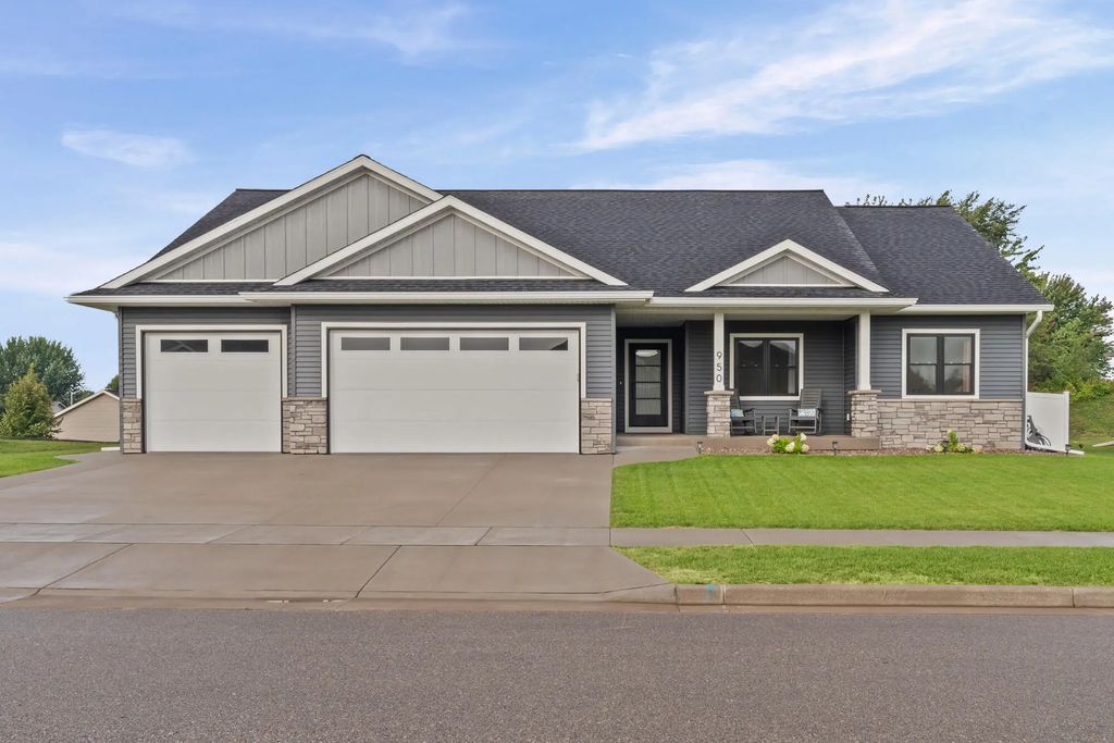 950 Crockett Dr, Holmen