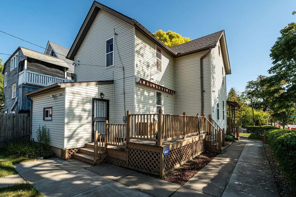 201 N 36th St, Milwaukee