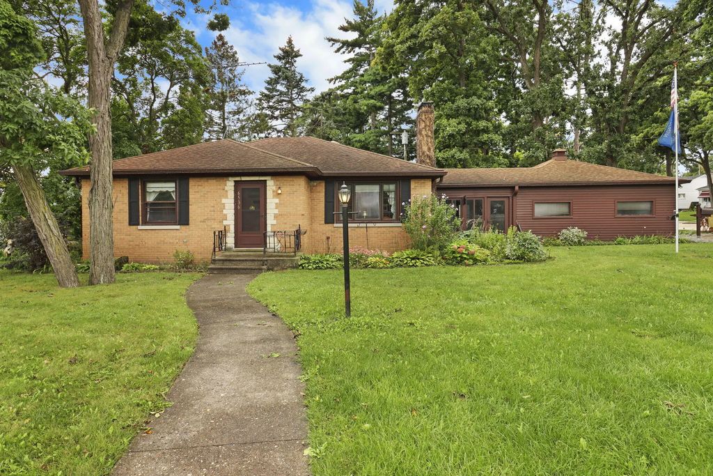 6536 Pershing Blvd, Kenosha