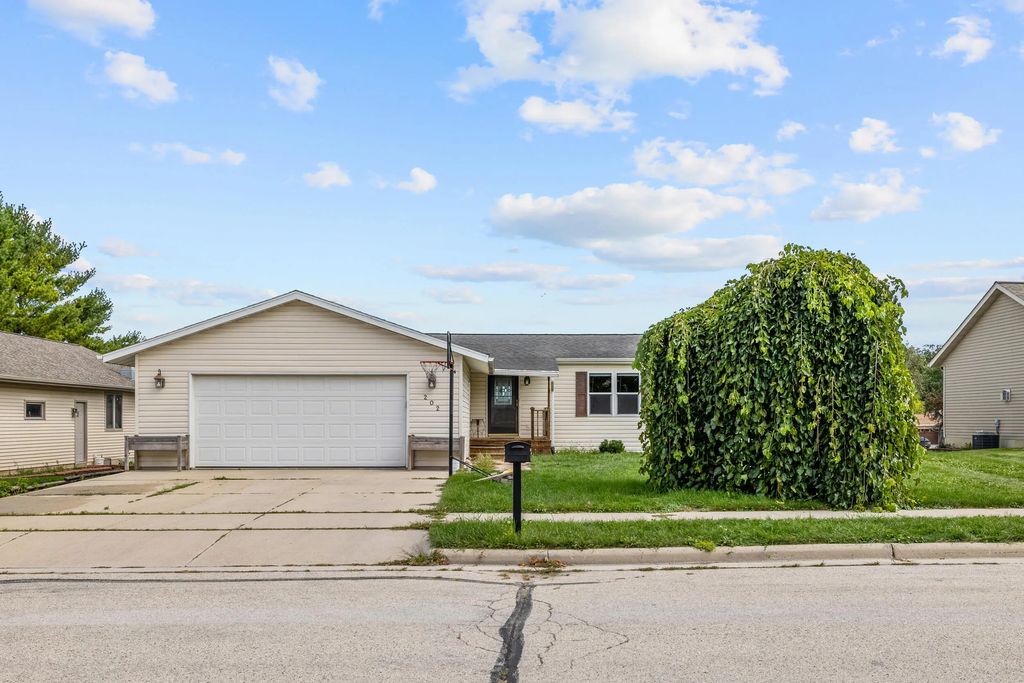 202 S 1st St, Kiel
