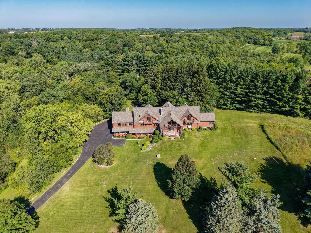 W714 Valley View Rd, Spring Prairie