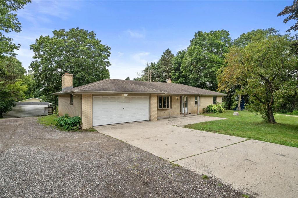 1525 County Highway A -, Farmington