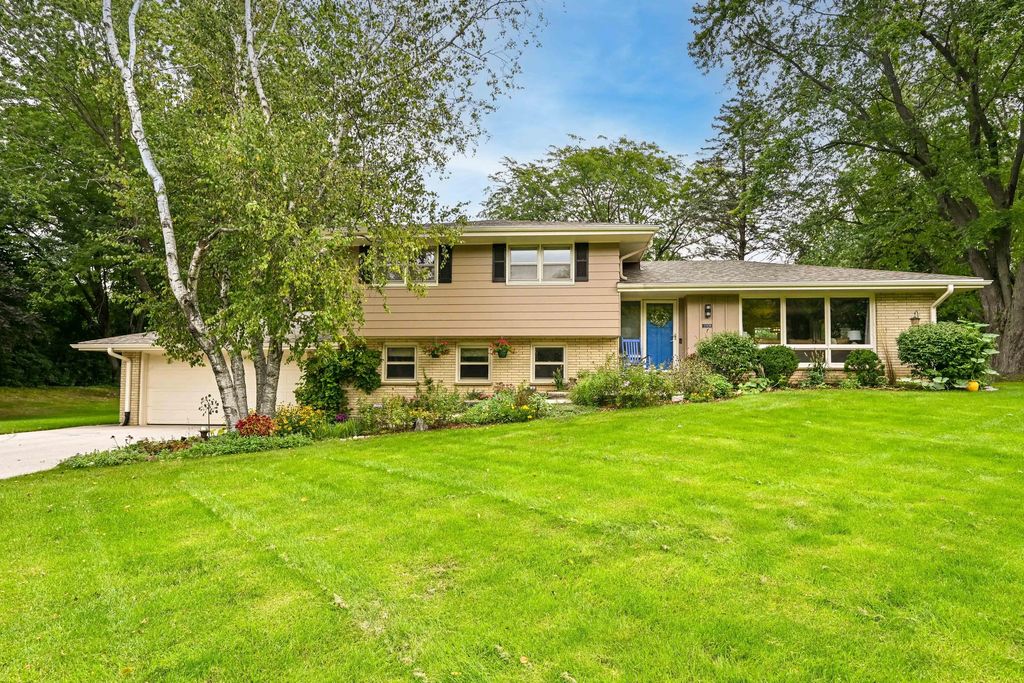 11938 N Ridgeway Ave, Mequon
