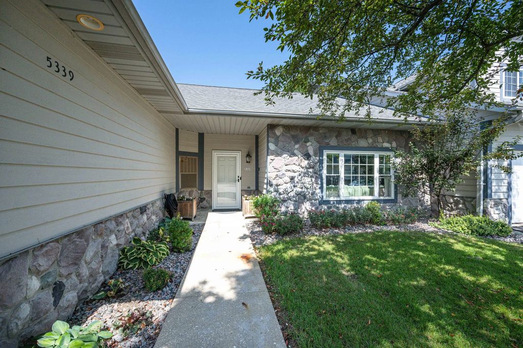 5339 S Hidden Dr 5339, Greenfield