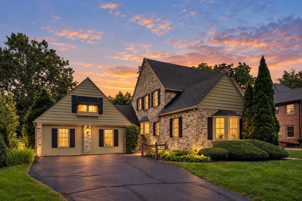 937 Orchard St, Racine
