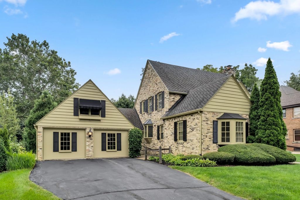937 Orchard St, Racine