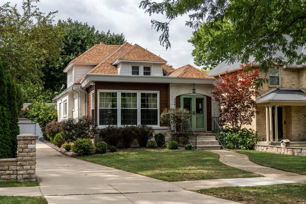 5861 N Bay Ridge Ave, Whitefish Bay