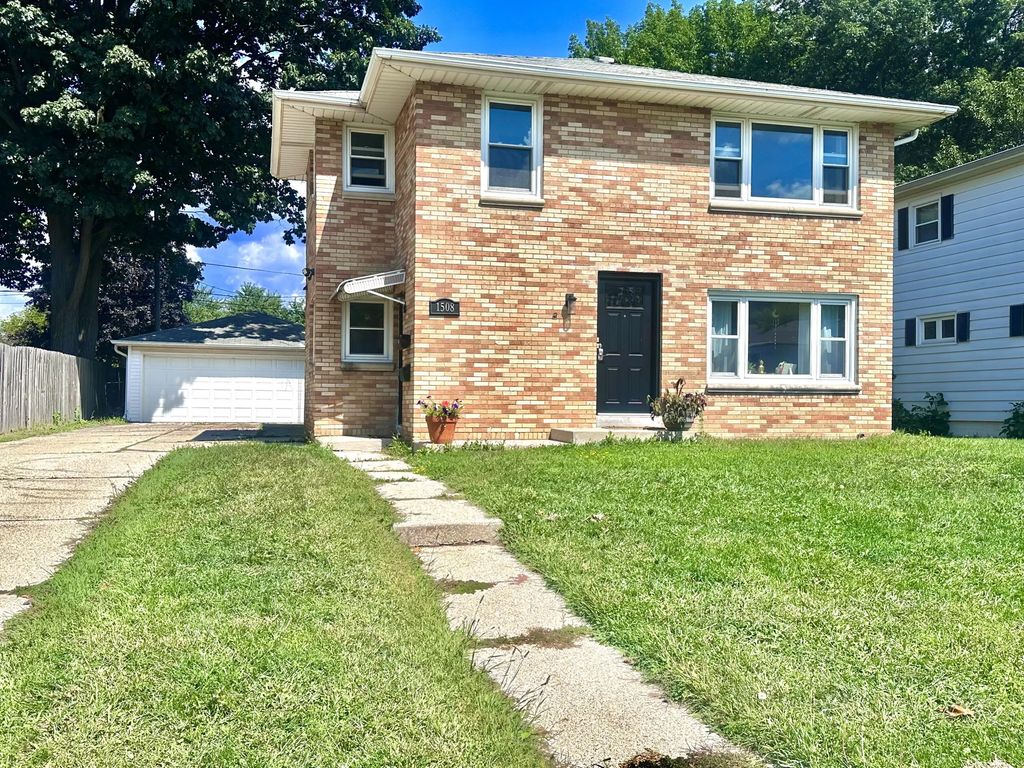 1508 Walnut St Upper, South Milwaukee