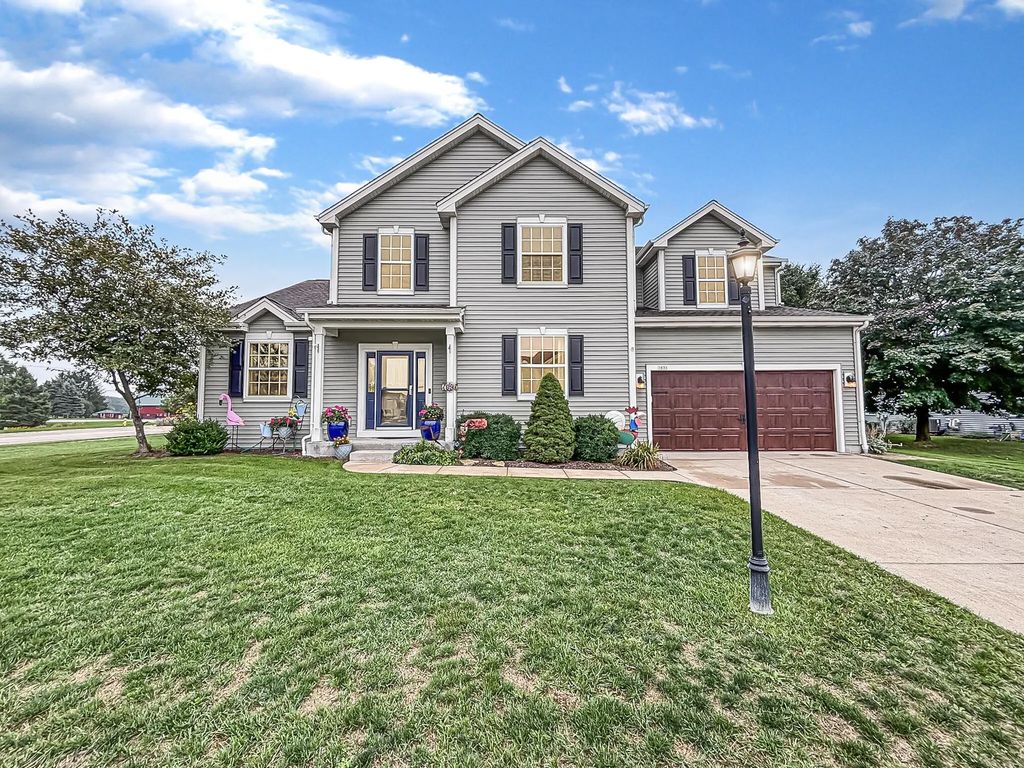 1631 Arthurs Pass -, Oconomowoc