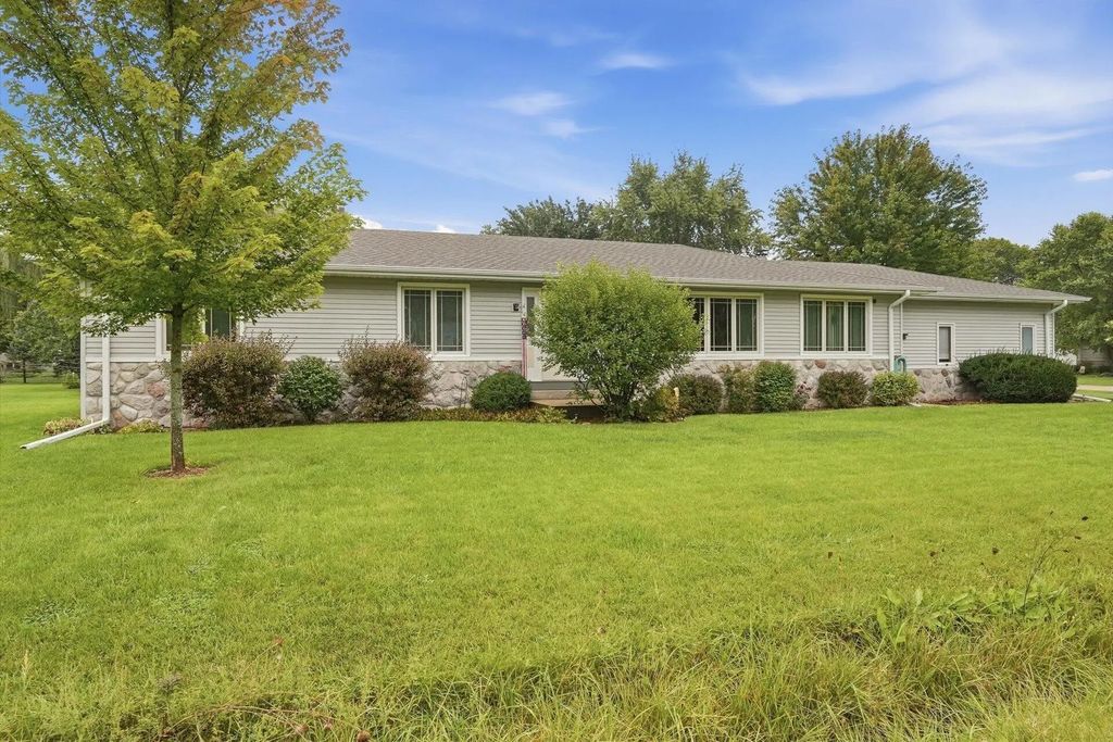 1014 N Meadow Dr, Silver Lake