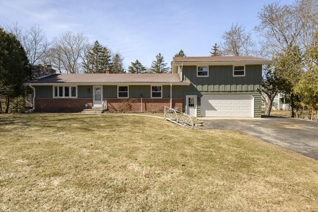 745 N Green Bay Rd, Grafton