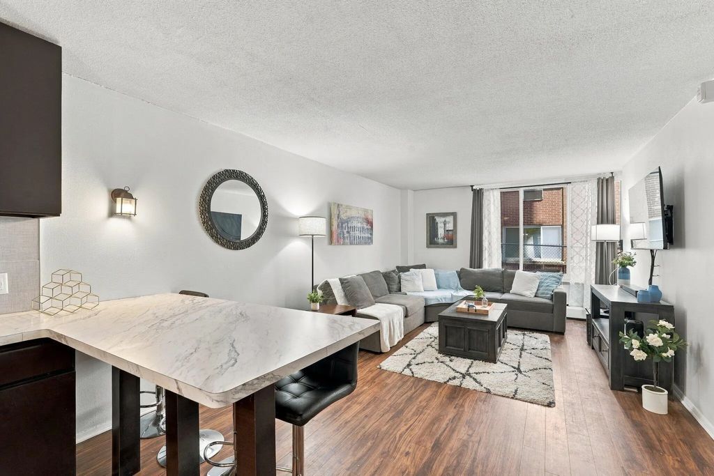 1409 N Prospect Ave 102, Milwaukee
