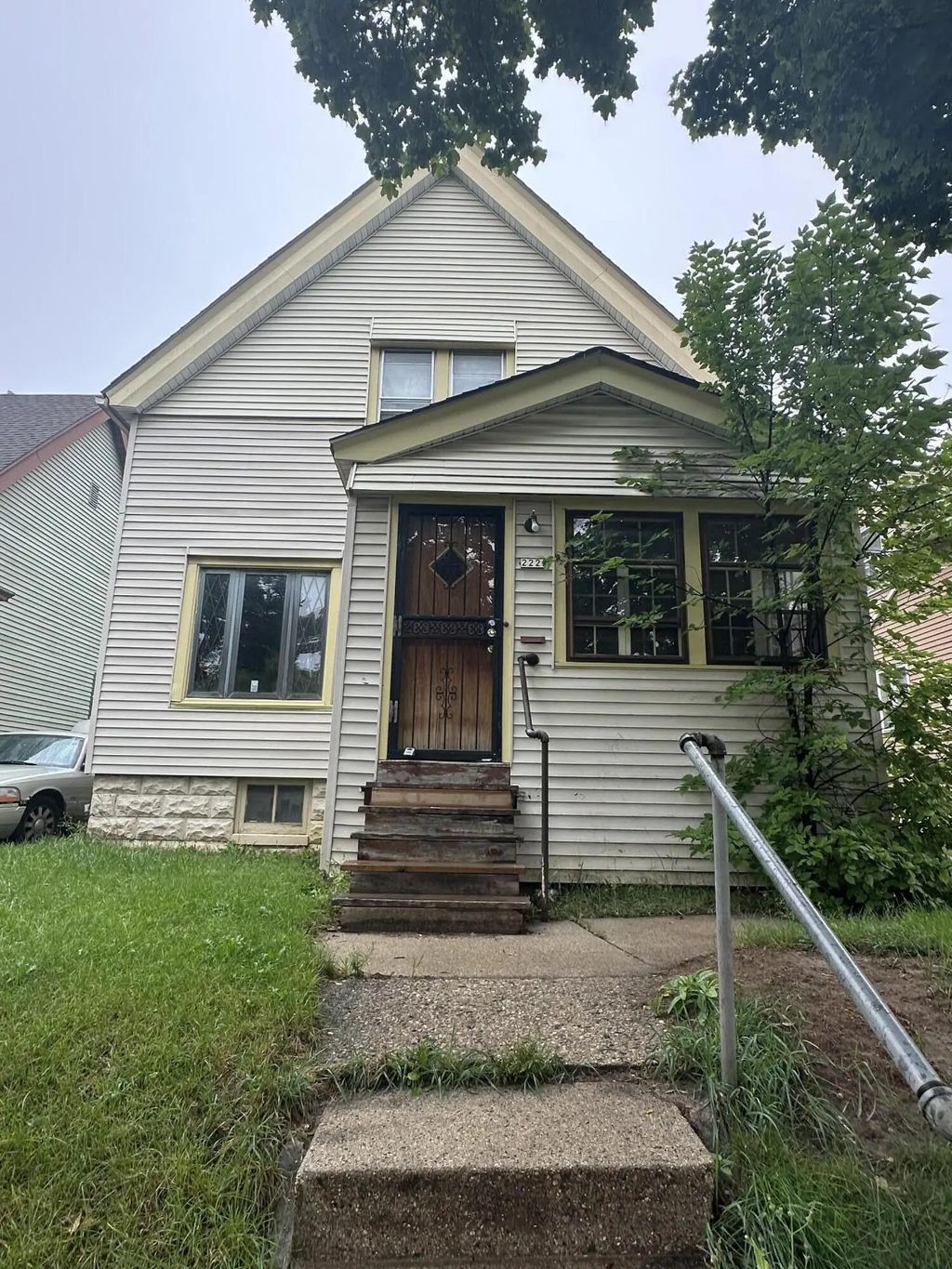 2222 W Finn Pl, Milwaukee