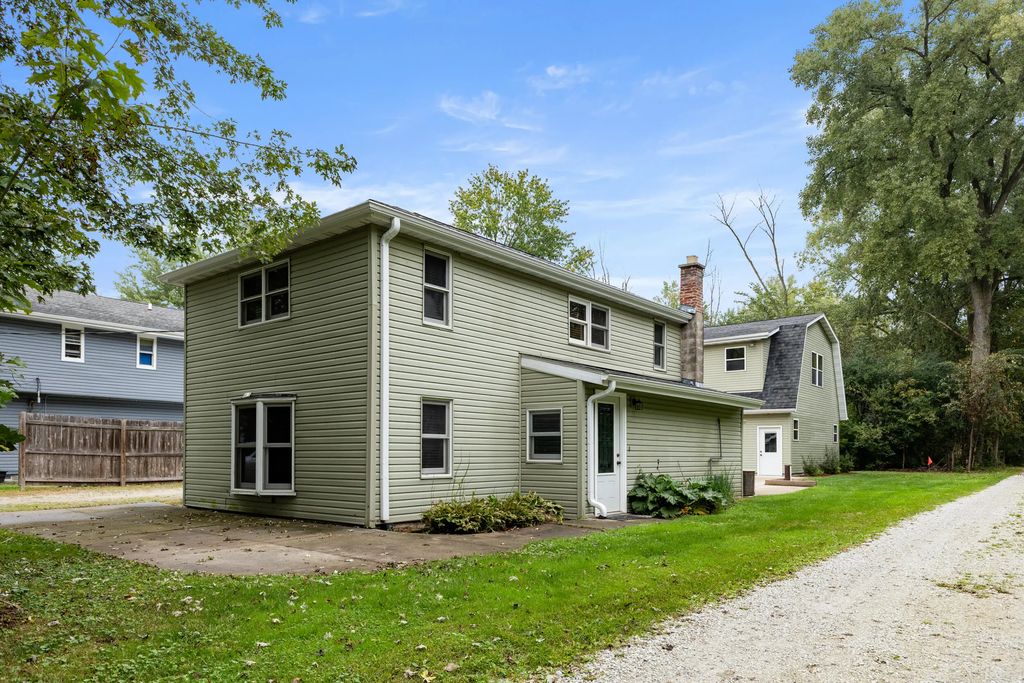 8413 Fox River Rd, Waterford