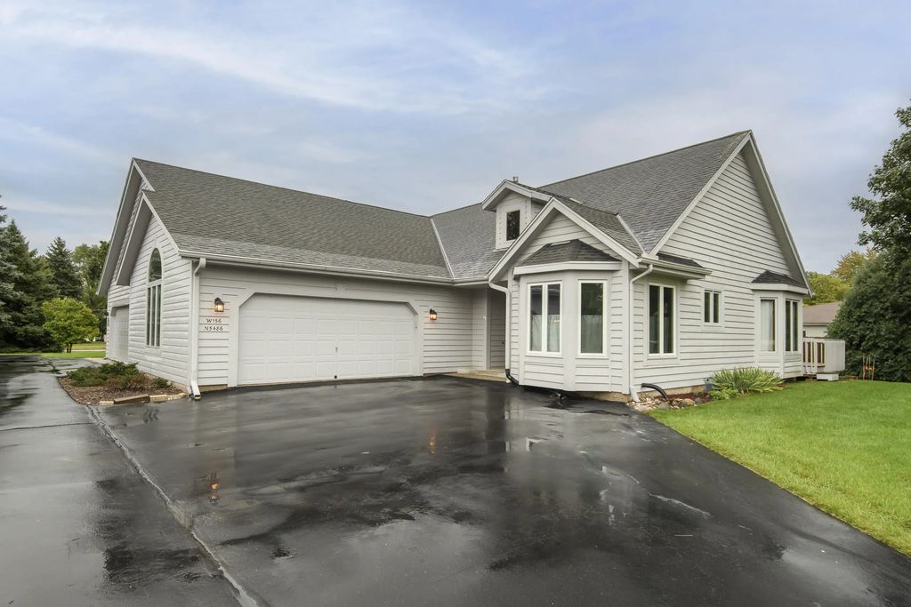 W156n5486 Bette Dr, Menomonee Falls
