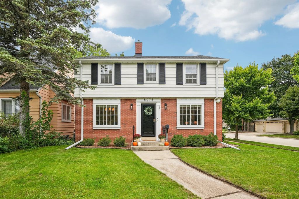 5075 N Berkeley Blvd, Whitefish Bay