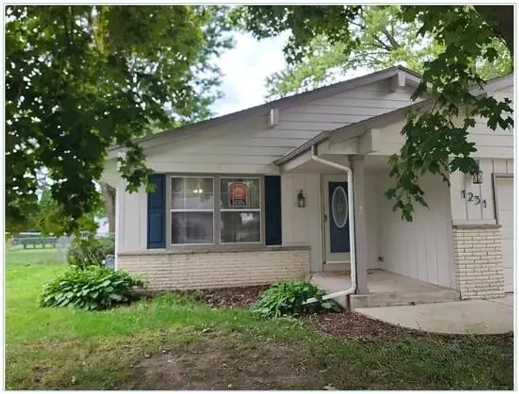 1231 School Dr, Waukesha