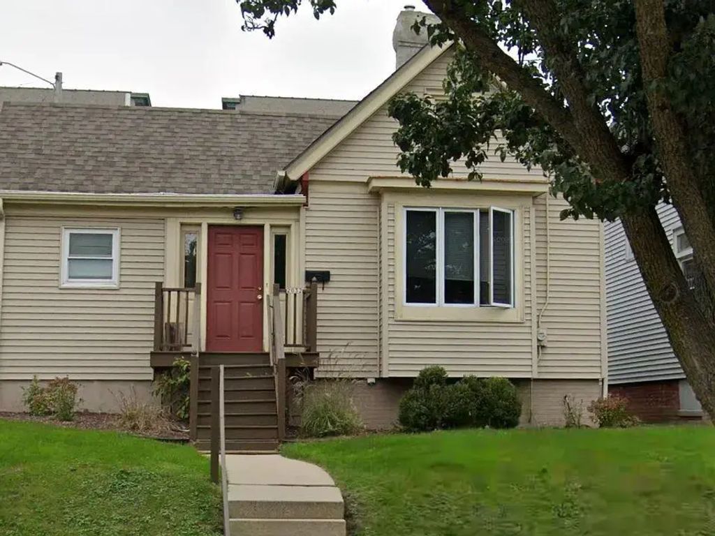 2032 W Michigan St, Milwaukee