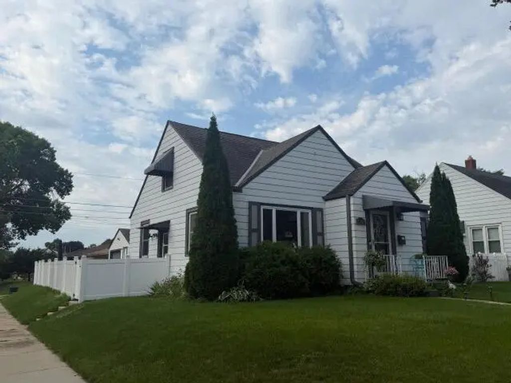 6501 W Artur Ave, West Allis