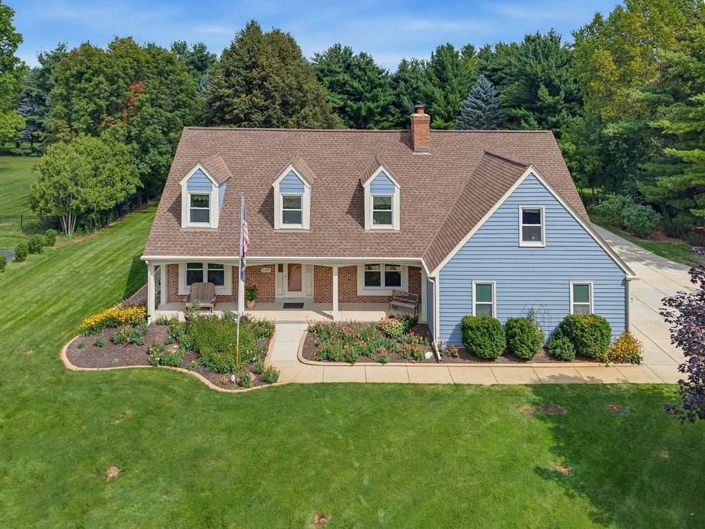 149 Hickory Dr, Delafield