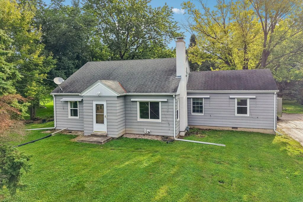 W279n1666 Prospect Ave, Pewaukee