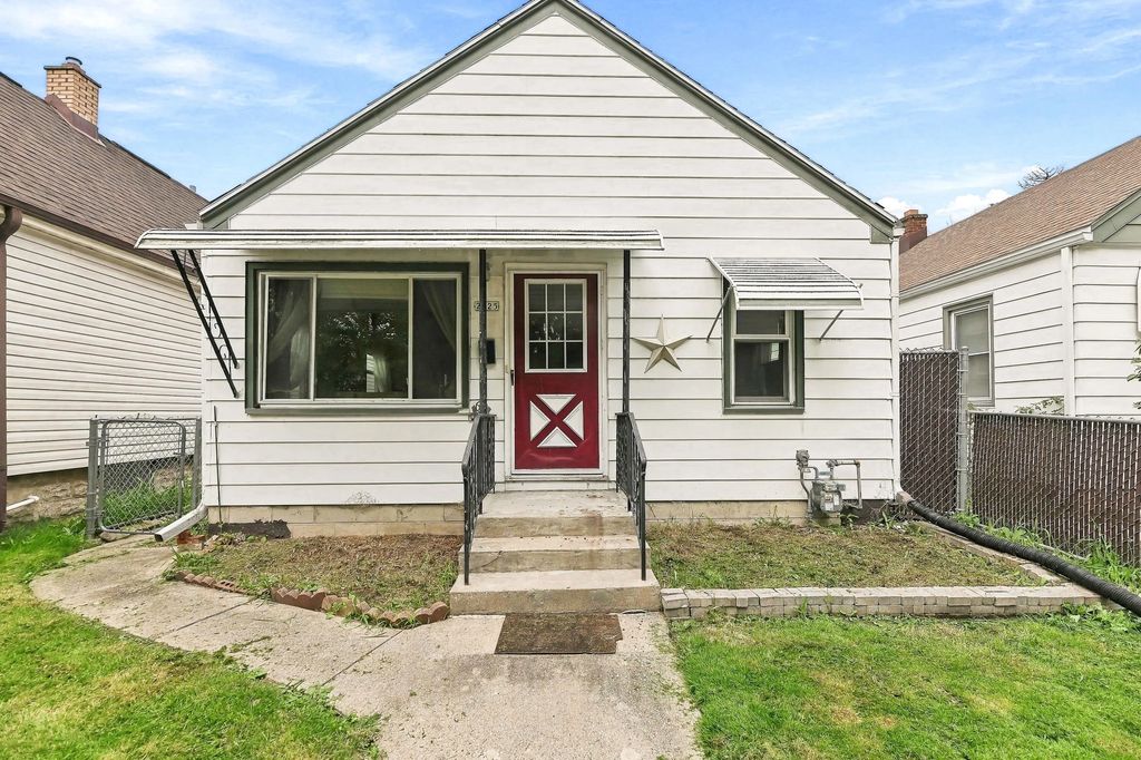 2425 S 63rd St, West Allis