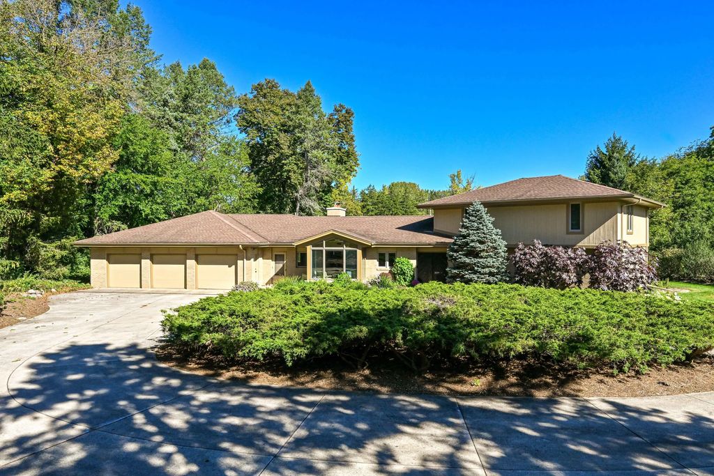 1956 W Windsor Cir, Glendale