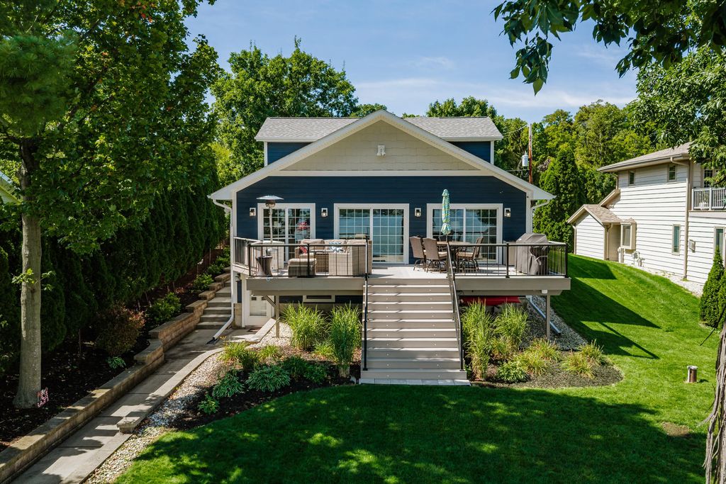 W190s7246 Lochcrest Blvd, Muskego