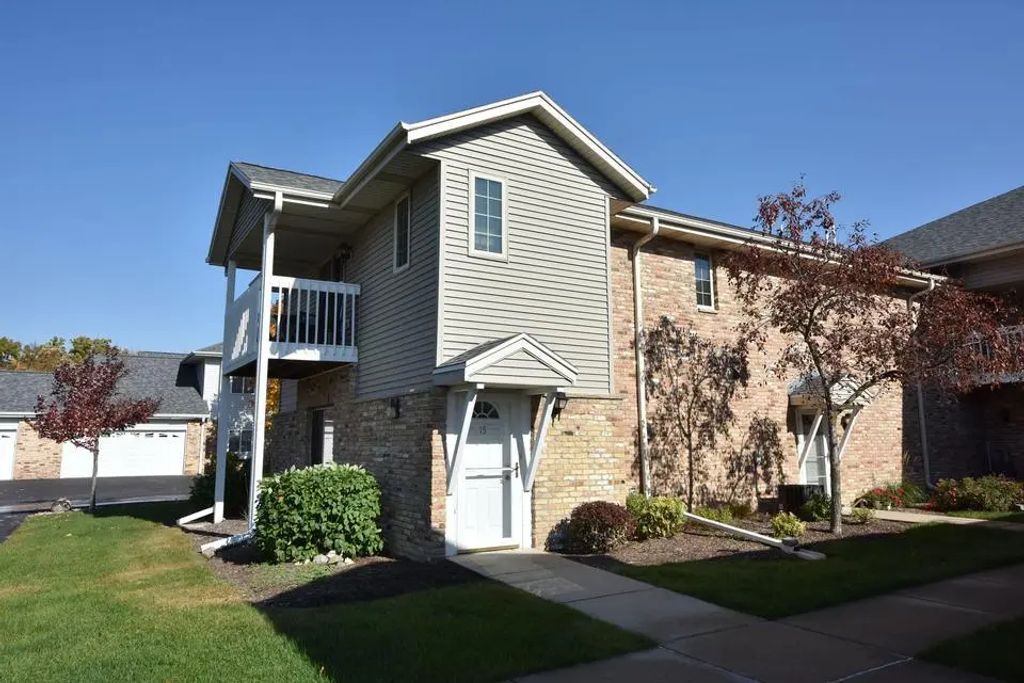 435 W Aspen Dr 15, Oak Creek